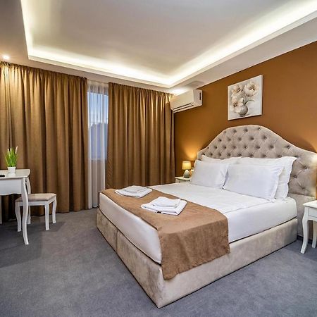 Hotel Rivera 多布里奇 外观 照片
